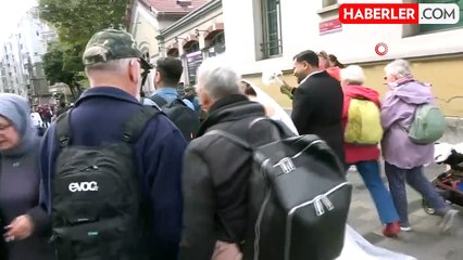 Taksim'de İranlı Geline ve Damağa Turistlerden Yoğun İlgi