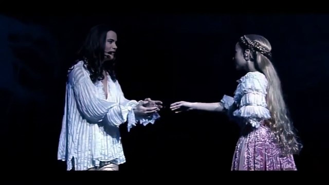 Emmanuel Moire chante Mon essentiel en live dans le spectacle Le Roi Soleil