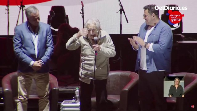 Pepe Mujica aparece por sorpresa en el cierre de campaña: “Hasta siempre, les doy mi corazón”