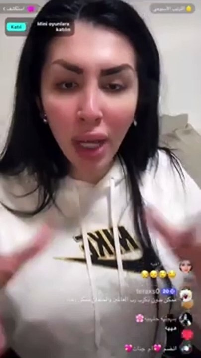 ممثلة افلام لامؤاخذة بتدينا نصايح