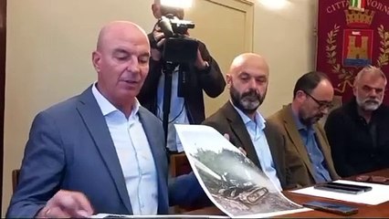 Livorno, incendio di un mezzo nel cantiere del "cubone". Il sindaco: "E' gravissimo"