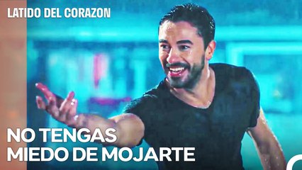Lluvia De Amor Sobre Los Jóvenes Médicos - Latido Del Corazon