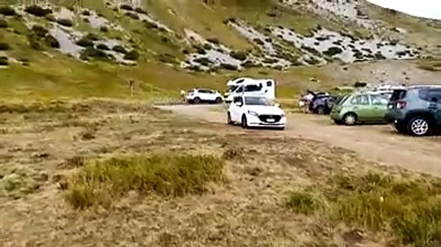 Campeggiatori irregolari di Ferragosto in uno dei posti pi? fotografati d'Abruzzo