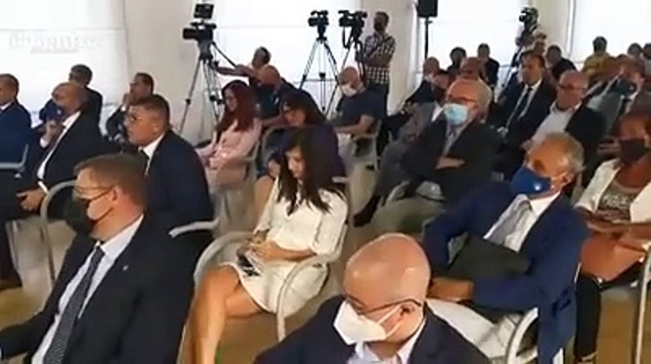 Gravina parla ai dirigenti del calcio abruzzese e porta la coppa degli Europei