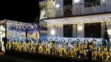 A Manoppello la casa addobbata con migliaia di luci natalizie