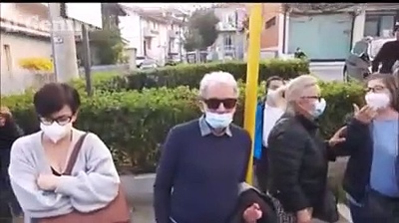 Autovelox in via di Sotto, la protesta degli automobilisti in strada