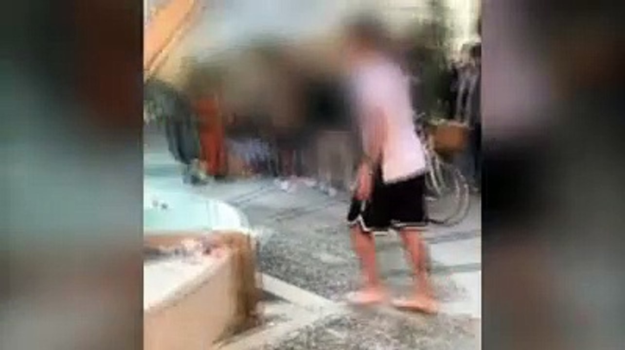 Tifo da stadio e applausi per il tuffo nella fontana in piazza "in barba" alle restrizioni