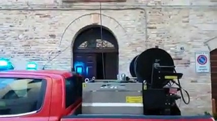 Atri, palazzina in fiamme: l'intervento dei vigili del fuoco