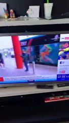 Gli azzurri arrivano a Londra, qualcuno grida "Forza Pescara" e Verratti saluta