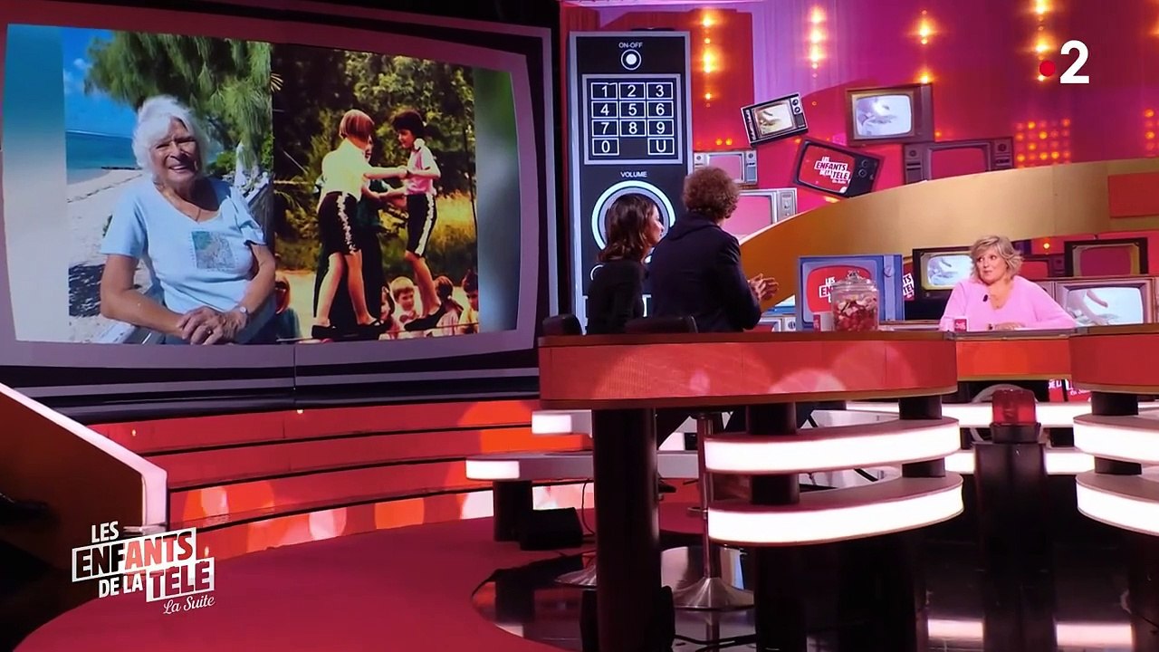 Aurélie Casse fond en larmes aux "Enfants de la télé"