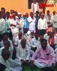 आ. बालाजी कल्याणकर गावात गेले, गावकऱ्यांनी घेरलं... काय घडलं?