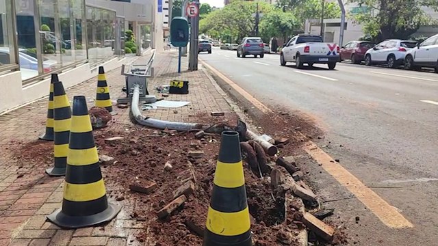Radar é derrubado em acidente de trânsito na Rua Minas Gerais
