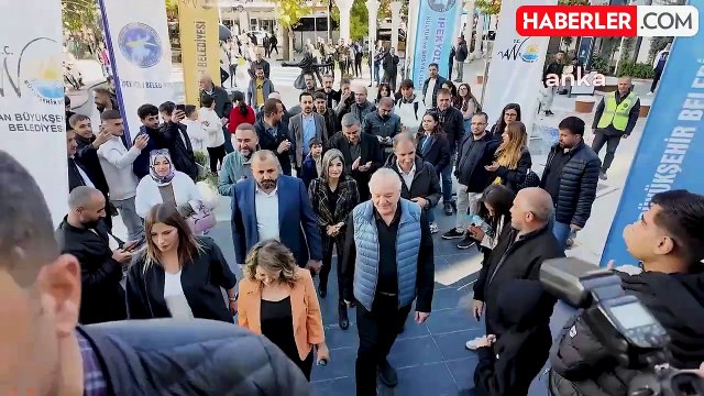 Demirtaş ve Bener'in Kitabı İçin İmza Etkinliği Düzenlendi