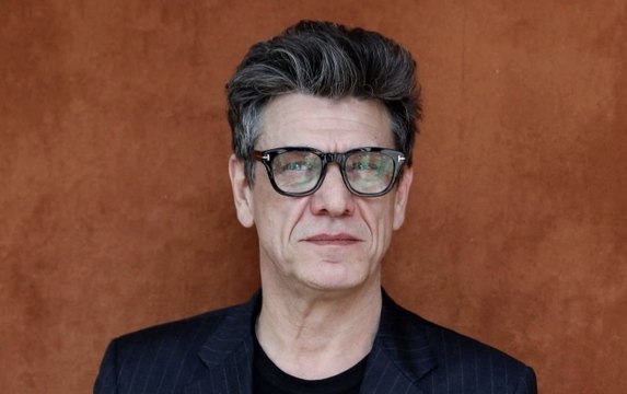 « C'était plus fort que moi » : Marc Lavoine répond aux critiques sur son idylle avec Adriana Karembeu