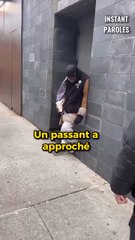Cet homme sans-abri reçoit 500 dollars d’un passant après avoir fait preuve d’une grande générosité