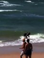 Homem se joga ao mar para salvar cão de ataque de pit bull em praia