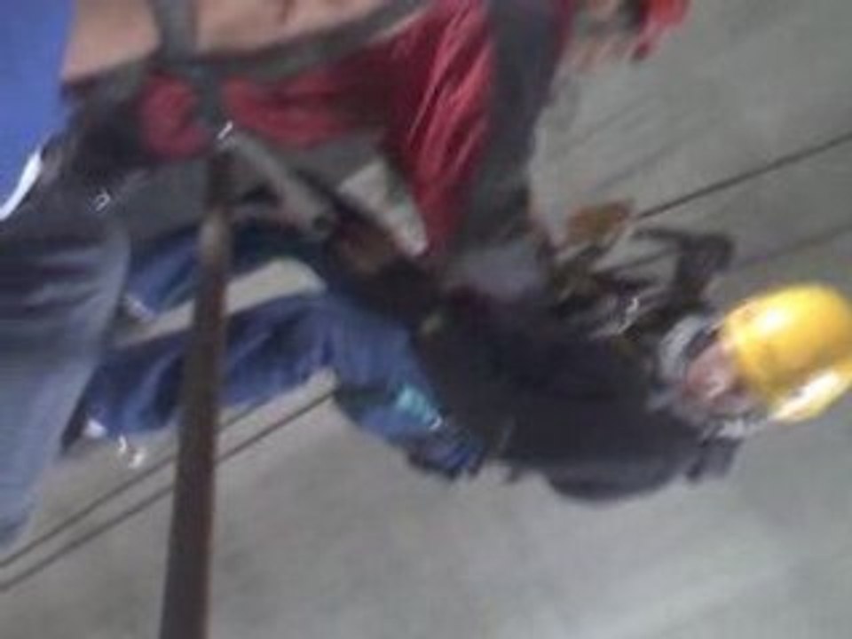 descente en rappel le tête en bas