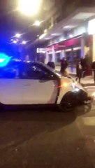 Che botto all'incrocio, la Smart finisce contro la pattuglia della polizia