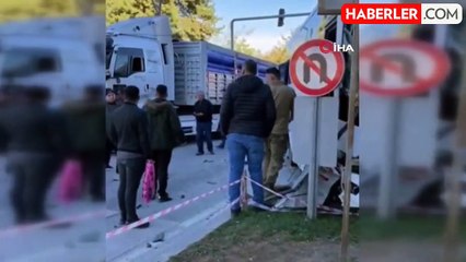 Güvenlik Korucularını Taşıyan Otobüs Refüje Çarptı