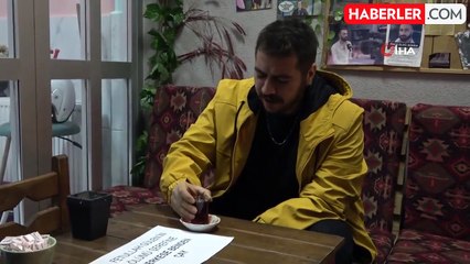 FETÖ Elebaşının Ölümüne Sevinçle Ücretsiz Çay Dağıtımı