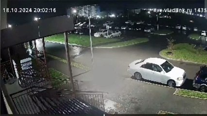 Hombre cae de 13 piso de edificio en Rusia