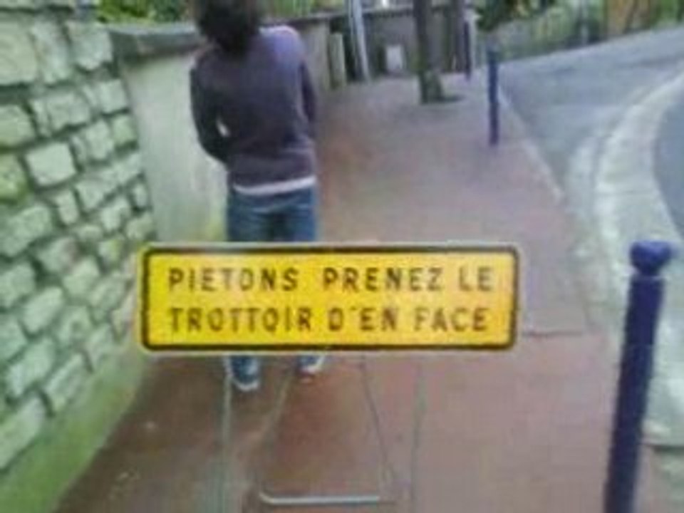 Buggy Bug, une envie? Alors on coupe la circulation . . .