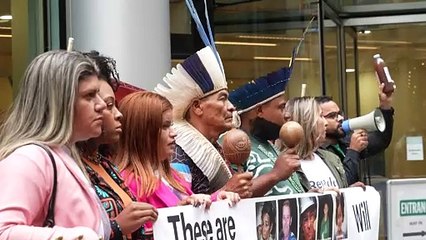 Indígenas e familiares de vítima pedem justiça no início de julgamento da mineradora BHP