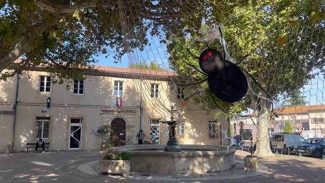 Meynes : Des décorations fabriquées par les écoliers installées au coeur du village