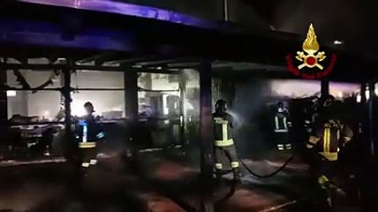 I vigili del fuoco domano le fiamme nel ristorante di Spoltore