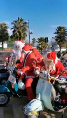 Aria di Feste, a Vasto Babbo Natale arriva in bici e in Vespa