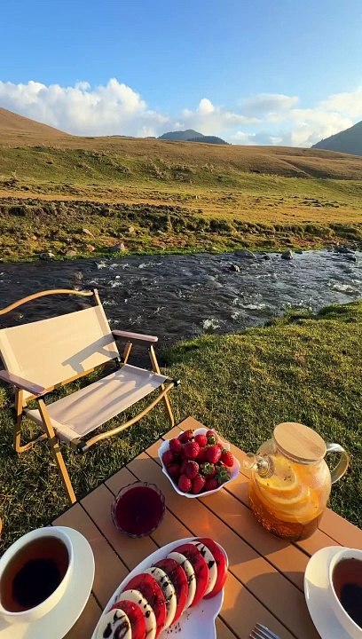 Send the video to the person you want to go on an autumn picnic with.