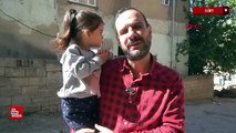 Siirt'te bir kişi evinde depremle oluşan çatlakları bez parçaları ile kapattı
