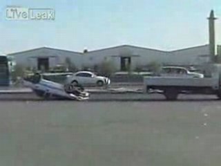 Régis remorque une voiture