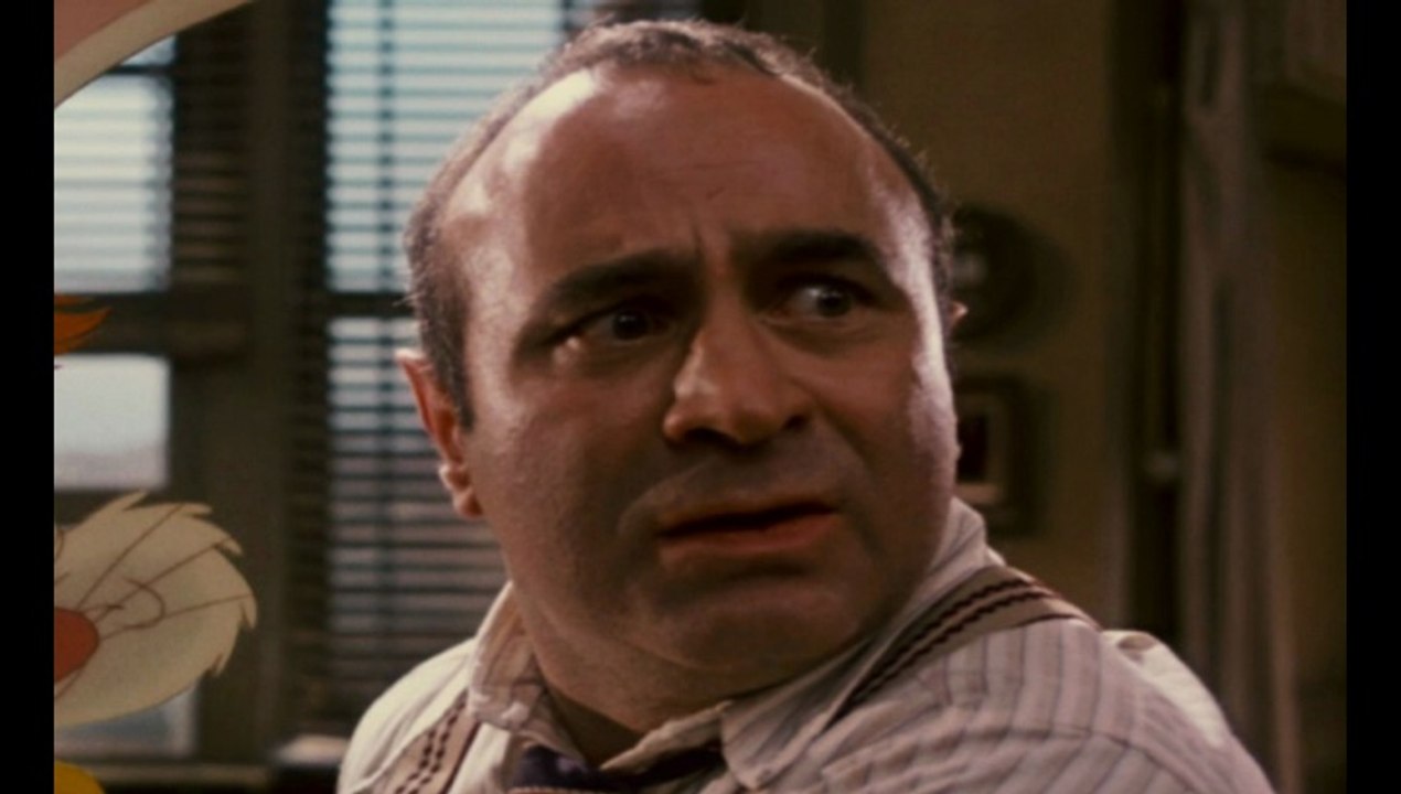 Does Actor Bob Hoskins Resemble Alec Baldwin & Danny DeVito Of Along Came Polly (2004)?