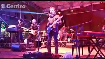Daniele Silvestri scalda il pubblico in piazza