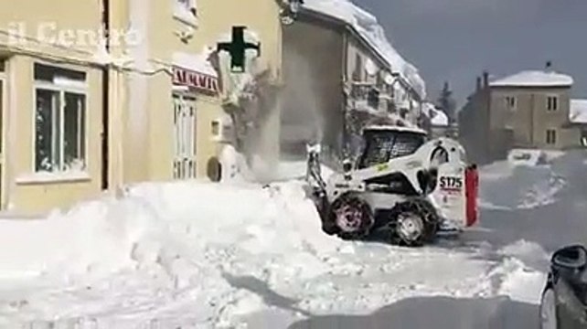 Elezioni? Oggi il seggio elettorale ? sotto un metro di neve