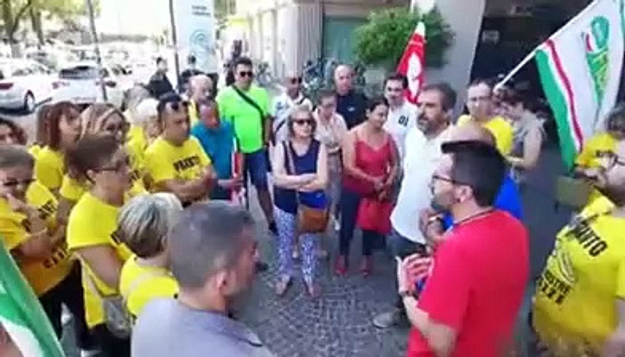 Mercatone Uno, gli ex lavoratori sotto la Regione: qui non c'? nessuno