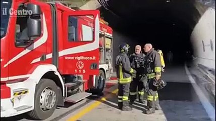 Furgone in fiamme, l'autista: "Nessuno si ? fermato"
