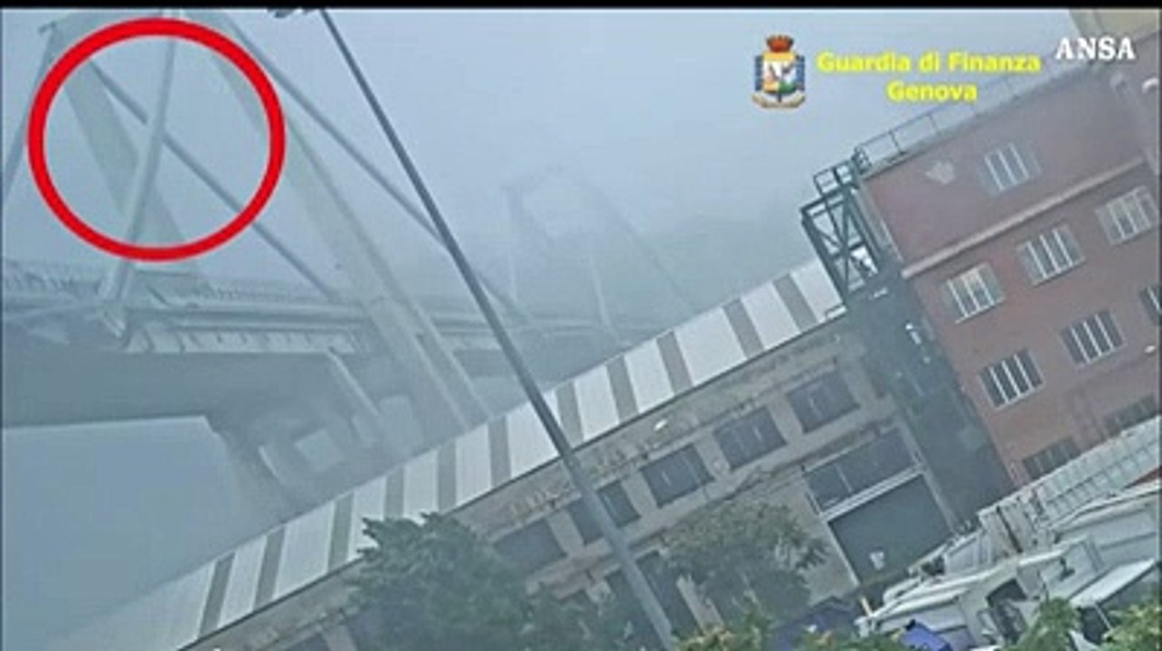 Ponte Morandi: cede lo strallo e viene gi? il viadotto