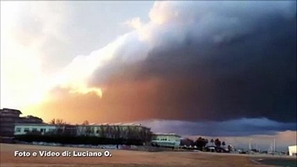 L'inedito fenomeno delle nuvole a mensola