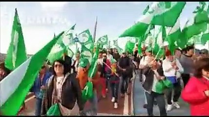 Bandiere verdi e du botte sul Ponte del Mare