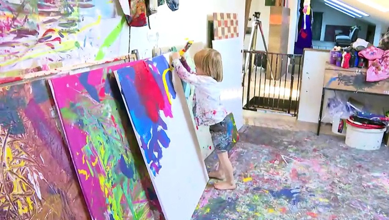 Dreijähriger "Mini-Picasso" malt Bilder für hunderttausende Euro