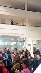 Retrasos "y otra jornada más a la basura" en el Avant
