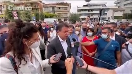Conte a Roseto accolto con il grido: "Distruggiamo Salvini"