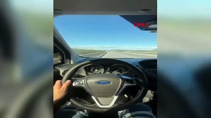 BURSA 'da otoyolda otomobilin ters yönde ilerlediği anlar kamerada