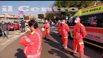 Applausi e palloncini bianchi per Manuela