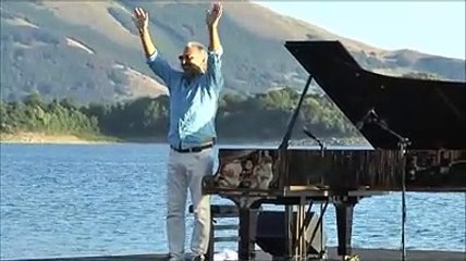 La mag?a della musica sulla riva del Lago