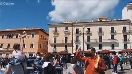 Lo Frecce tricolori su piazza Duomo