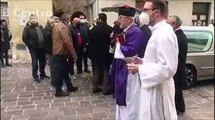 L'addio straziante di Casalbordino e Pollutri ai due operai morti nell'esplosione