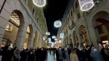 Teramo, il centro s'accende di luci e speranza
